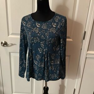 Banana republic top in pretty print